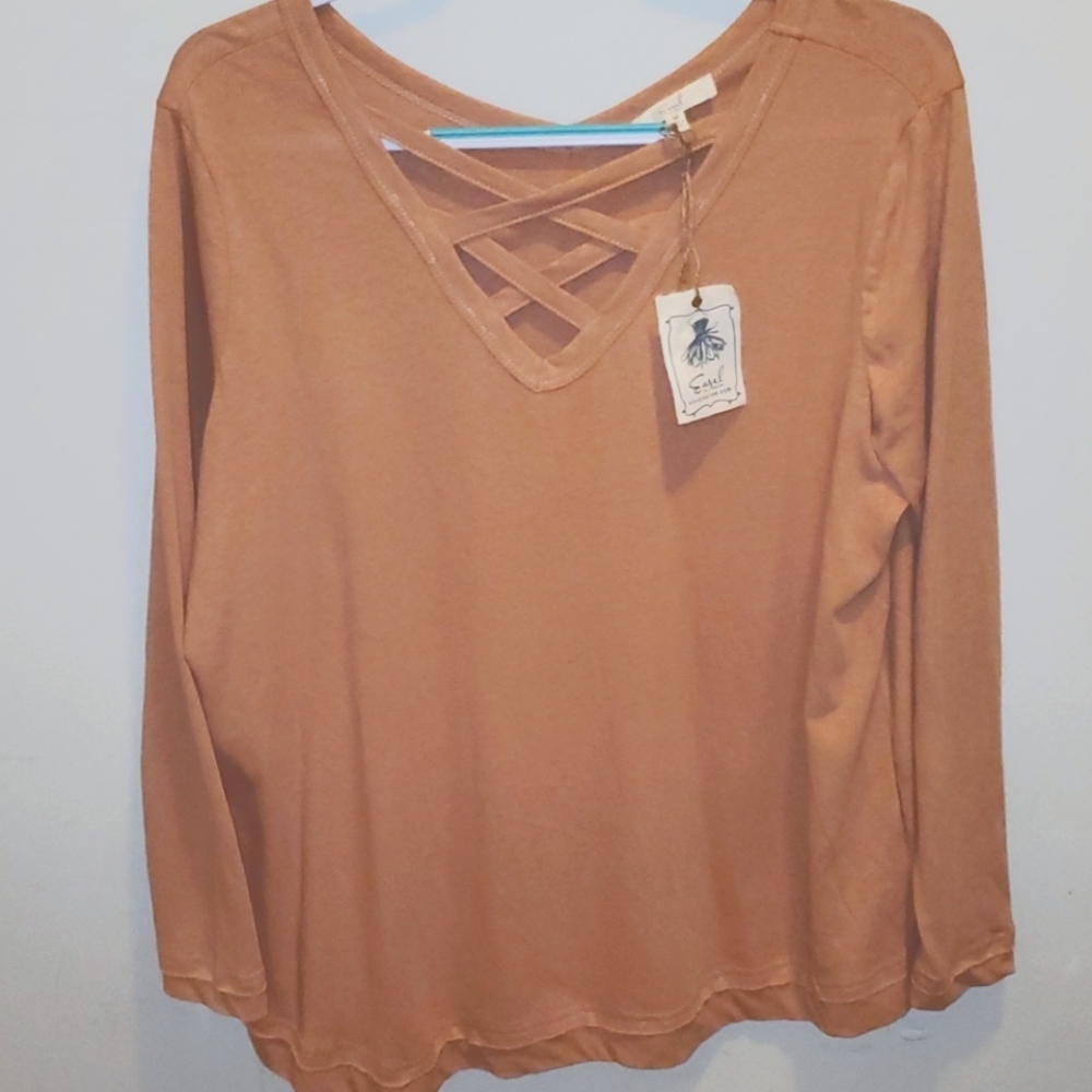 NWT Easel Brand Size Medium Top